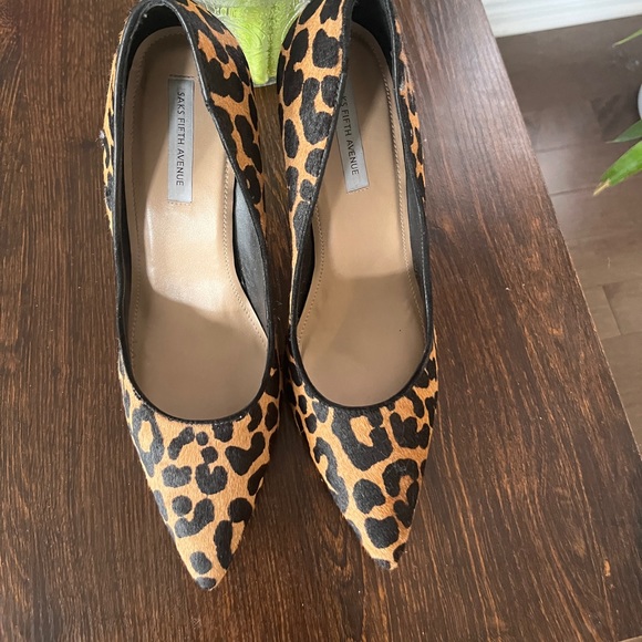 Pristine condition!! Size 9 Saks Fifth Avenue leopard print heels. - Picture 2 of 3